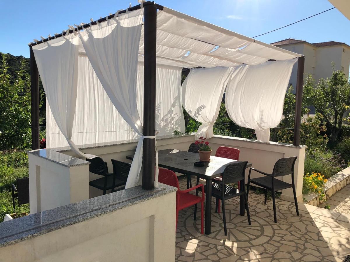 Apartments Mikelic Kampor Zewnętrze zdjęcie