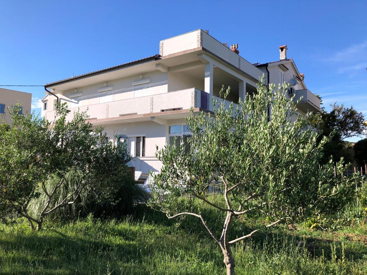 Apartments Mikelic Kampor Zewnętrze zdjęcie