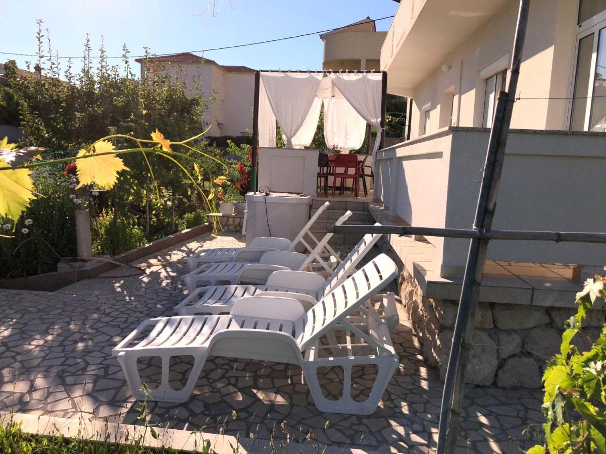 Apartments Mikelic Kampor Zewnętrze zdjęcie