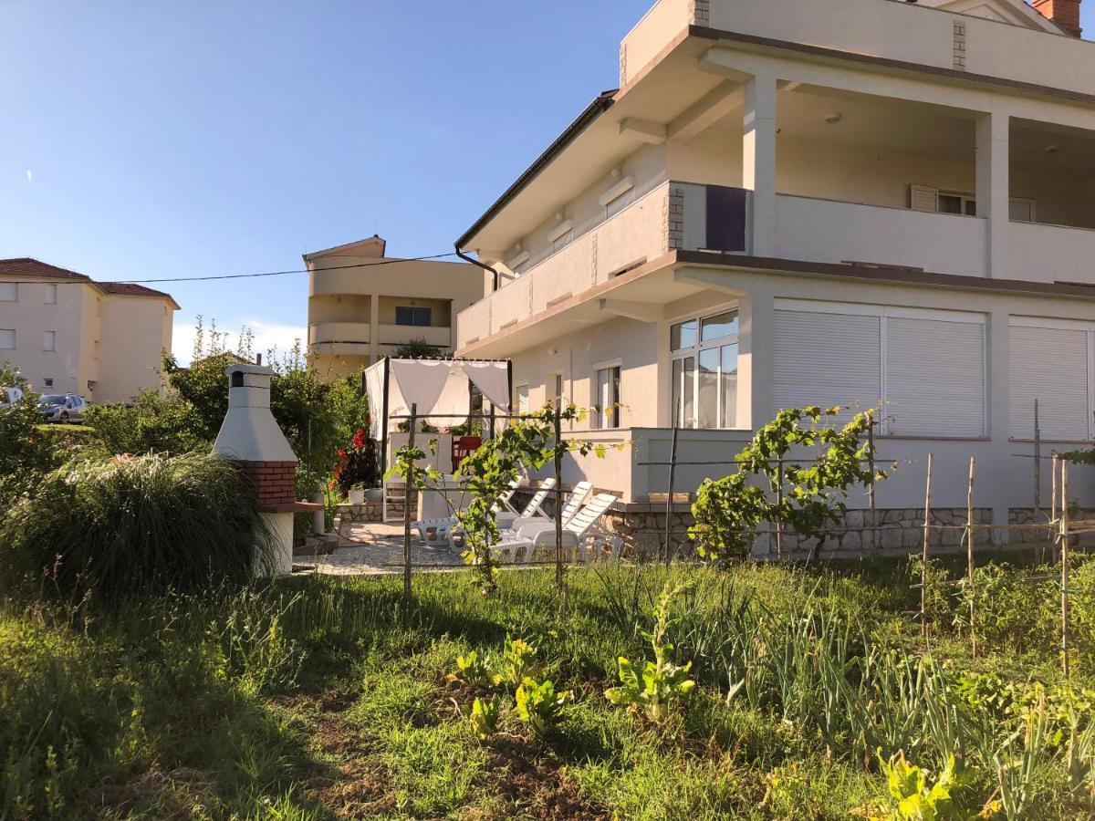 Apartments Mikelic Kampor Zewnętrze zdjęcie